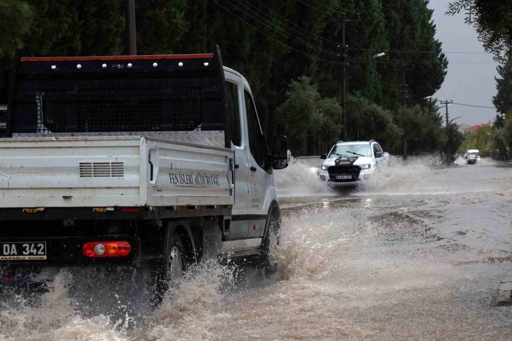 muglada rekor yagis fethiye ve seydikemerde sokaklar sular altinda kaldi 1 dAZ1spFF