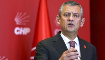 ozgur ozelden bulent arinca olay sozler partim darbe donemlerini aratmayacak bir saldiri altinda 8NwGig9e