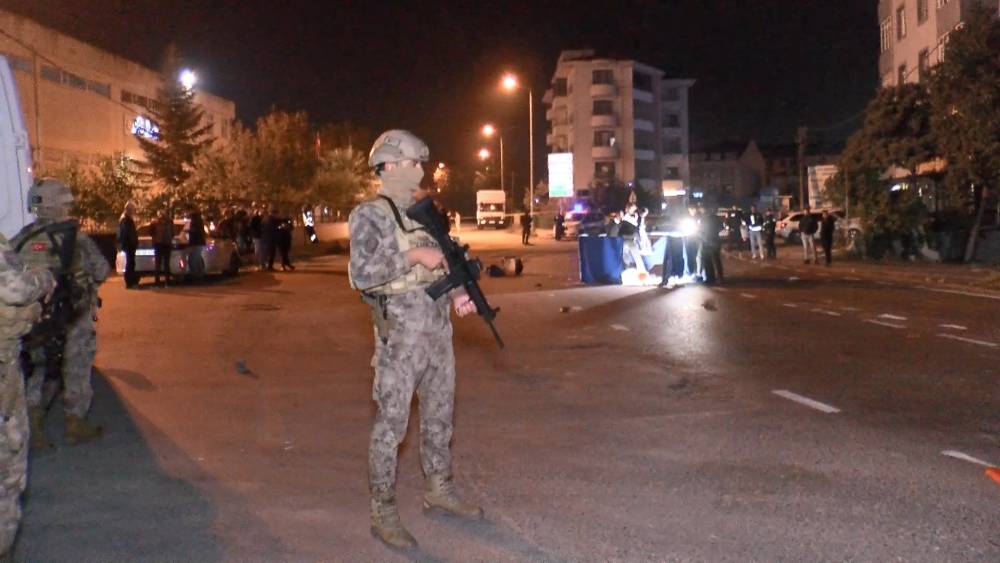 polis yelegi giyen kisi kursun yagmuruna tutuldu istanbulda korkunc cinayet 2