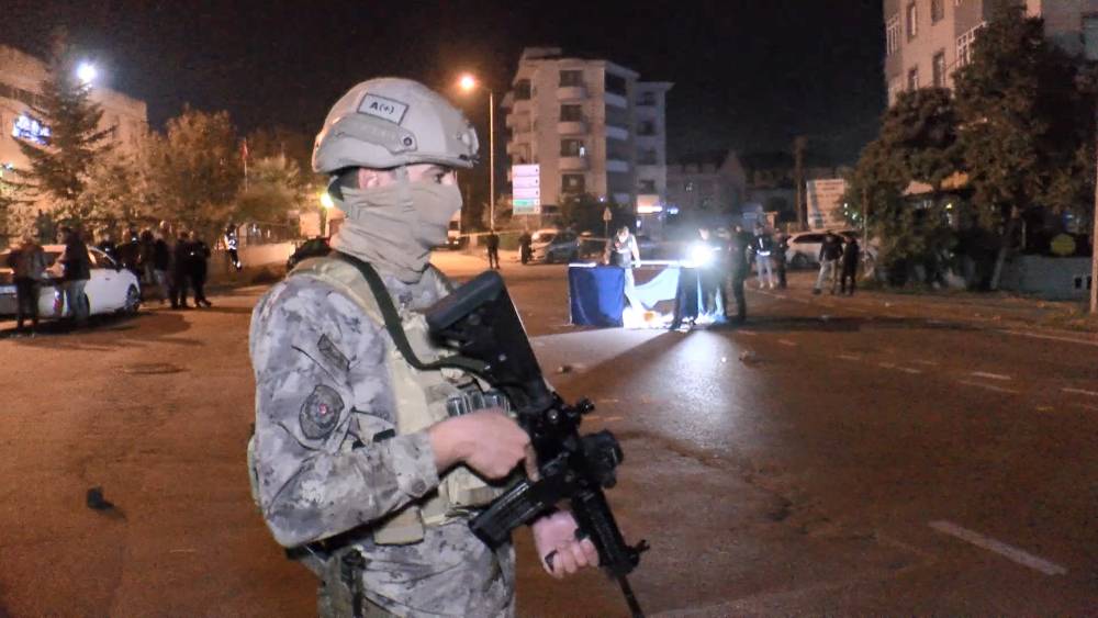 polis yelegi giyen kisi kursun yagmuruna tutuldu istanbulda korkunc cinayet 3 OXU6iC1H