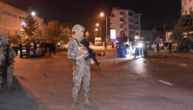 polis yelegi giyen kisi kursun yagmuruna tutuldu istanbulda korkunc cinayet JQEbPwXF