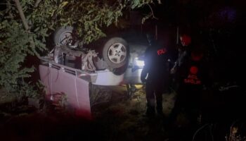 polisten kacan otomobil sarampole uctu 2 yarali WzSufNTz