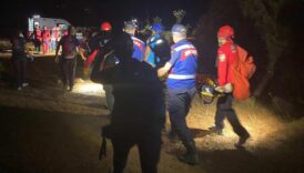 rus uyruklu iki kardes kayaliklara sikisti zorlu arazide zamana karsi yaris rzOF5Ar3