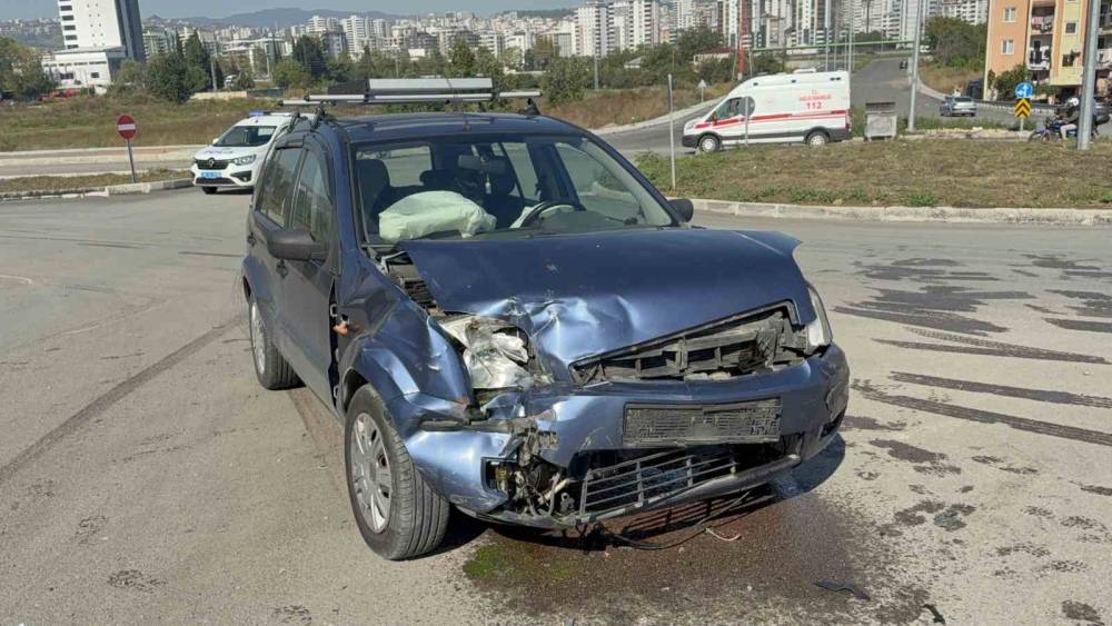 samsunda 2 otomobil carpisti 2 yarali 3