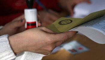 son ankette bir siyasi parti buyuk cikis yapti tahminler altust oldu XFQg4fmS