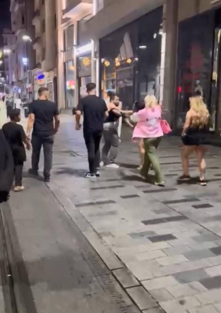 sozlu tacize cevap yumrukla geldi ellerinden zor kurtuldu 0 8pqanHrK
