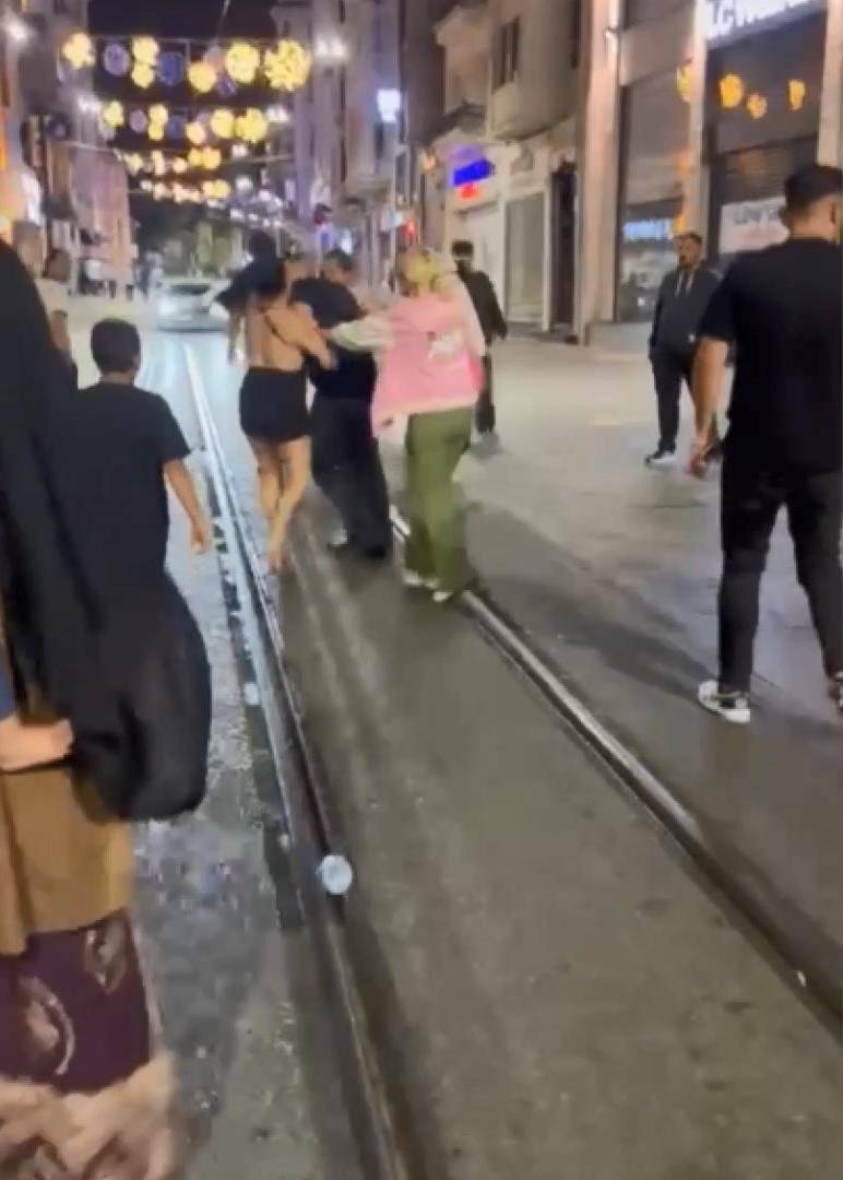 sozlu tacize cevap yumrukla geldi ellerinden zor kurtuldu 1 w6eUSzqM