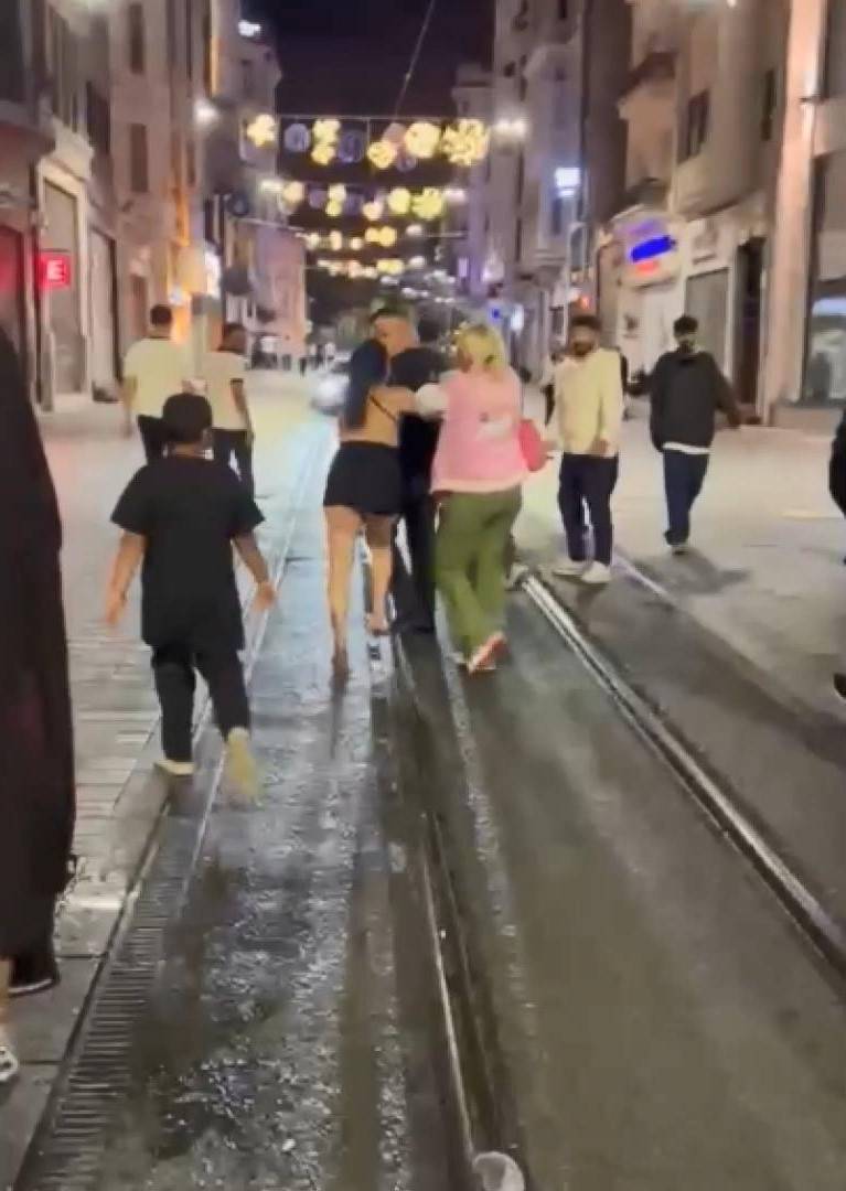 sozlu tacize cevap yumrukla geldi ellerinden zor kurtuldu 2 P4jvRIbt
