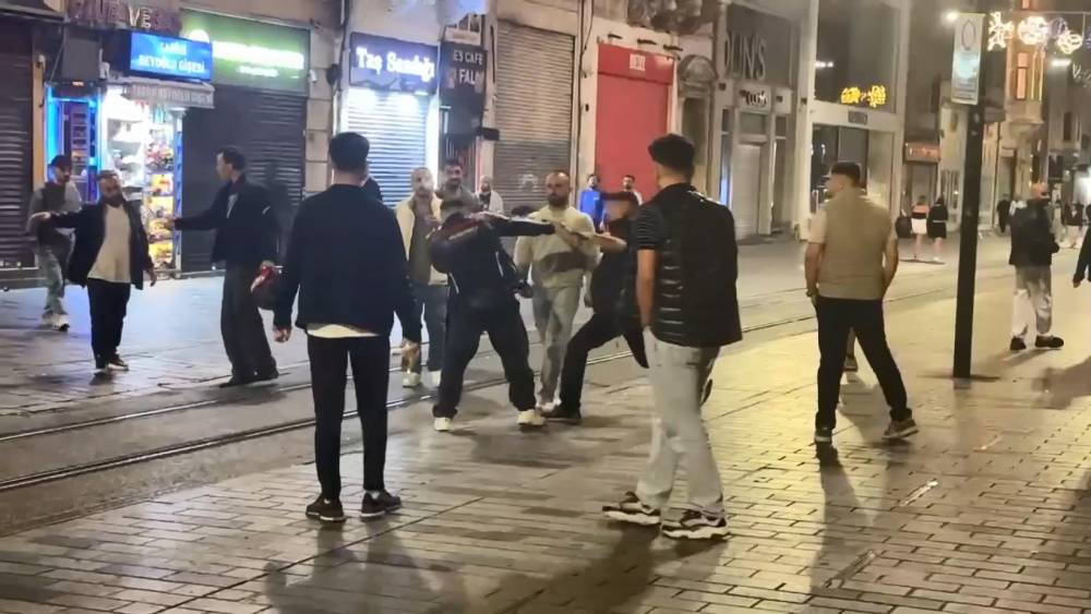 sozlu tacize cevap yumrukla geldi ellerinden zor kurtuldu 4 n7mY428y