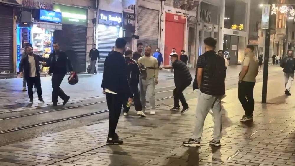 sozlu tacize cevap yumrukla geldi ellerinden zor kurtuldu 5 9BhUiVyE