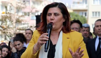 topuklu efe ozlem cercioglunun sikayetleri bitmiyor bu defa valiyi hedef aldi PWqWVtF8