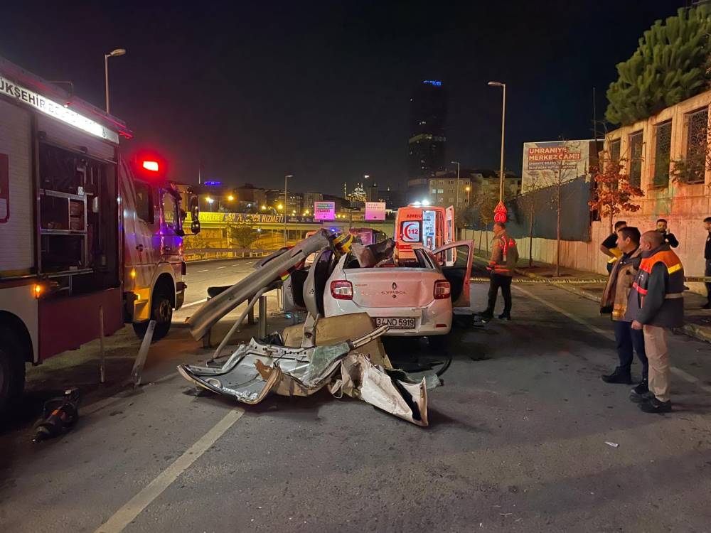 umraniyede otomobil bariyere ok gibi saplandi 1 olu 1 agir yarali 5 h148he4M