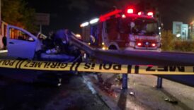 Ümraniye’de otomobil bariyere ok gibi saplandı! 1 ölü, 1 ağır yaralı 6 umraniyede otomobil bariyere ok gibi saplandi 1 olu 1 agir yarali rb6YgAww