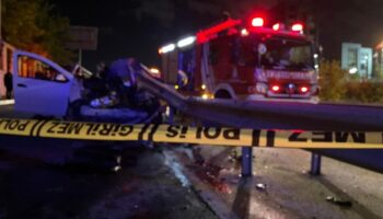 umraniyede otomobil bariyere ok gibi saplandi 1 olu 1 agir yarali rb6YgAww