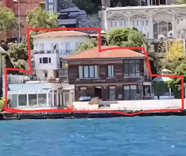 unlu gazeteci bogazdaki luks yalisini satiyor fiyati sasirtti 0 pVH4R3kA