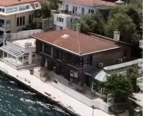 unlu gazeteci bogazdaki luks yalisini satiyor fiyati sasirtti 1 2RrLURBR