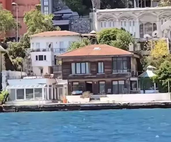 unlu gazeteci bogazdaki luks yalisini satiyor fiyati sasirtti 2 bLz8gwiQ