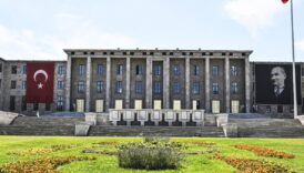 vekilin oglundan polislere firca mecliste neler olmus neler EbzgcwN2