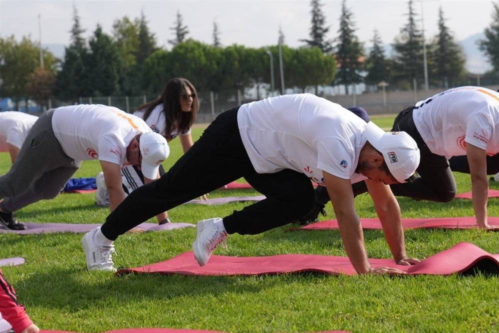 yuzlerce genc saglikli yasam icin spor yapti 2 CLXH6SSk