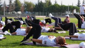 yuzlerce genc saglikli yasam icin spor yapti PAgi2aHg