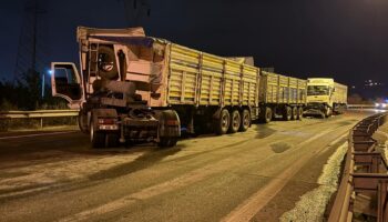 zincirleme tir kazasinda 1 surucu yaralandi FBeVPjES