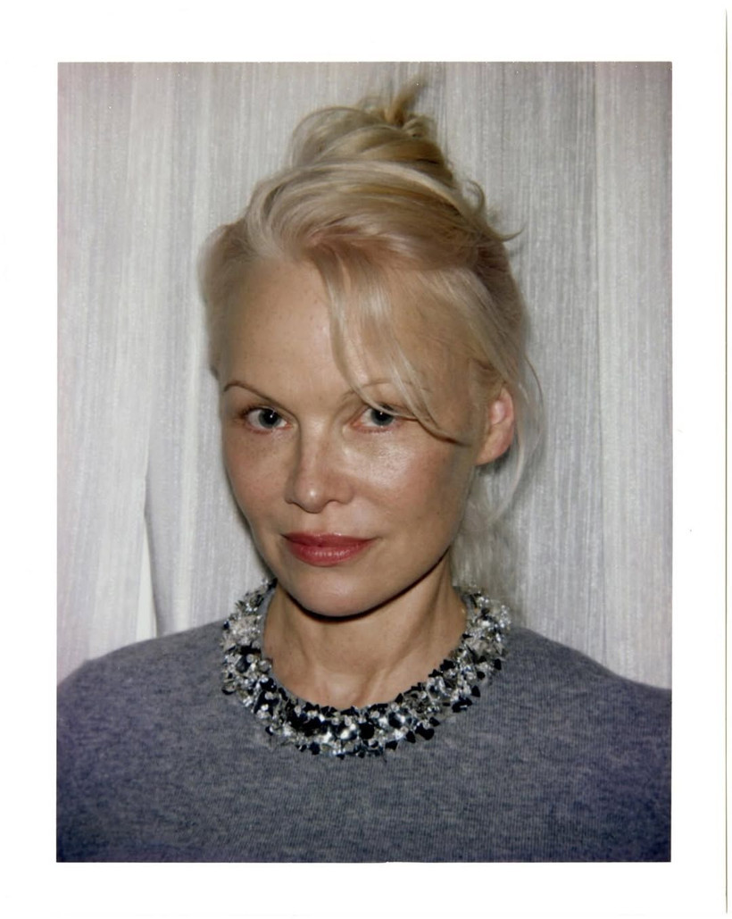 90li yillara damga vurmustu baywatch efsanesi pamela anderson yillar sonra altin kurede makyajsiz hali T1XJdLWb