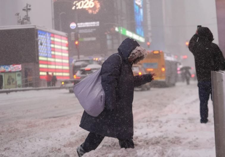 abdyi kar firtinasi esir aldi yuzbinler elektriksiz kaldi binlerce ucus iptal edildi 0 iRpmUzzP