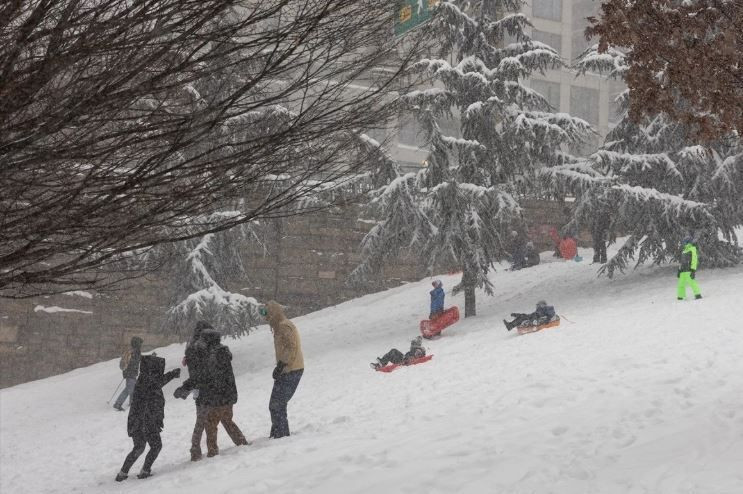 abdyi kar firtinasi esir aldi yuzbinler elektriksiz kaldi binlerce ucus iptal edildi 2 FuCsbYmK