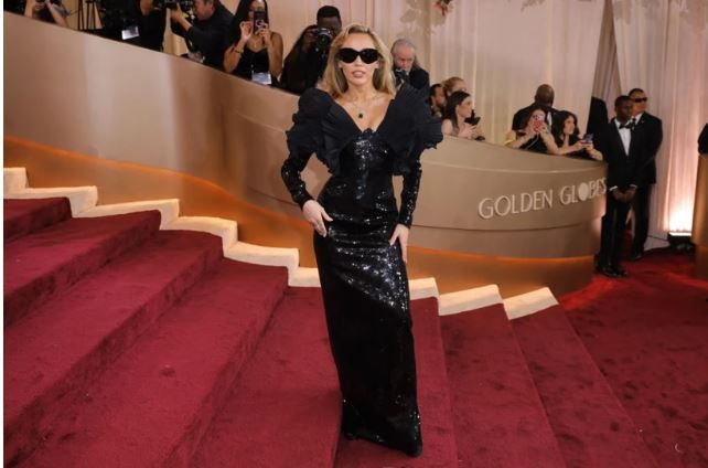 altin kure gecesi hollywood yildizlari kirmizi halida yaristi 20 kJD2Y8Hn