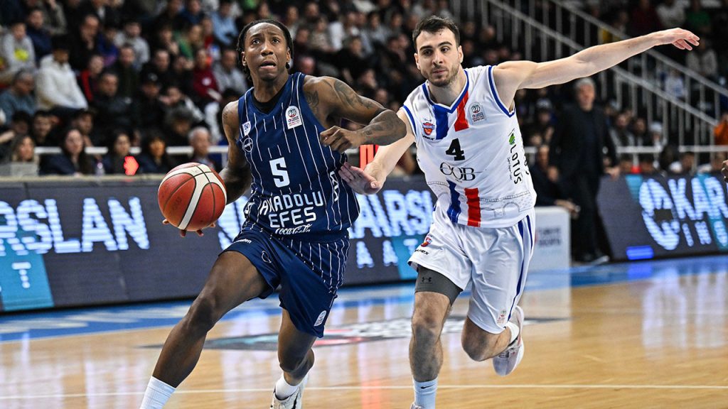 anadolu efes buyukcekmece karsisinda zorlansa da uzun zaman sonra seriye bagladi YGV6GQkz