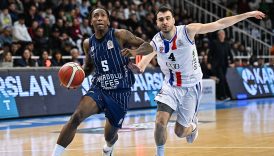 anadolu efes buyukcekmece karsisinda zorlansa da uzun zaman sonra seriye bagladi YGV6GQkz