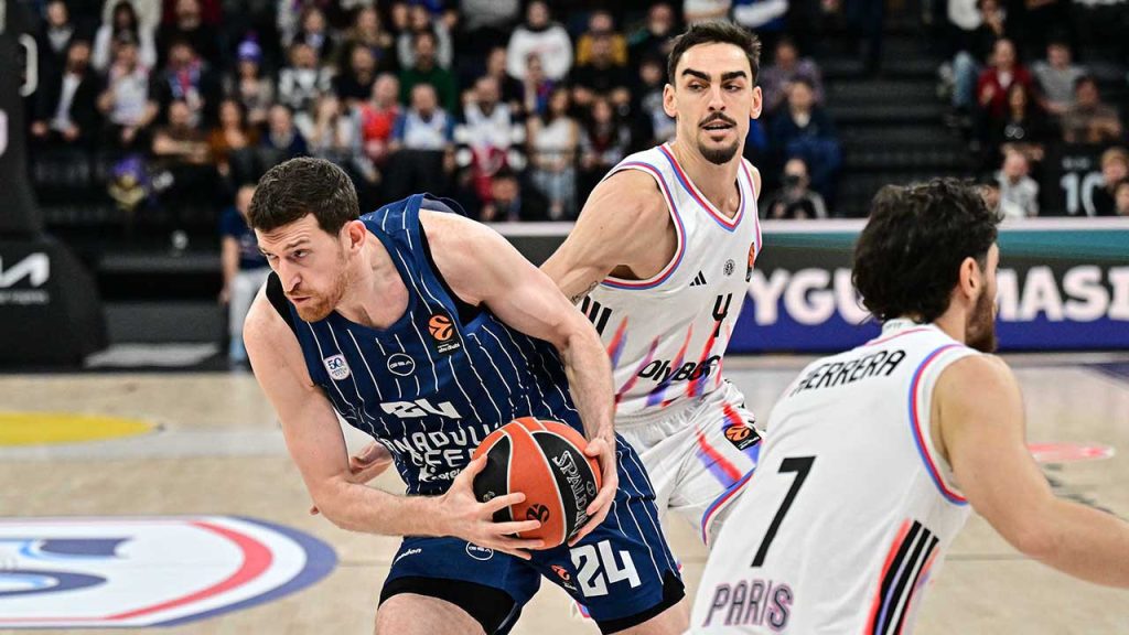 anadolu efes parise dis geciremedi galibiyet hasreti 4 maca cikti er55eOds