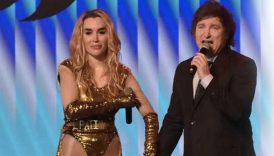 arjantin devlet baskani sarki soyledi ulke karisti UUN7Ihtw