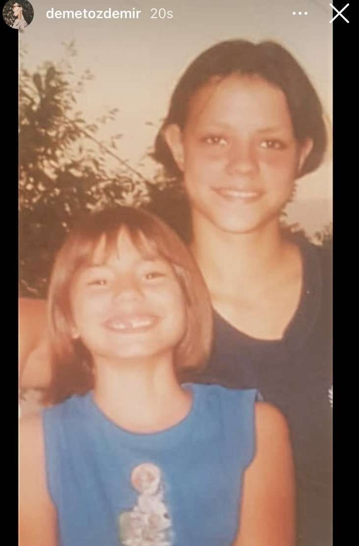 beyaz elbiseli bu kucuk kiz kim taniyabiline ask olsun bu minik kiz esref ruyanin 7b1JphD8