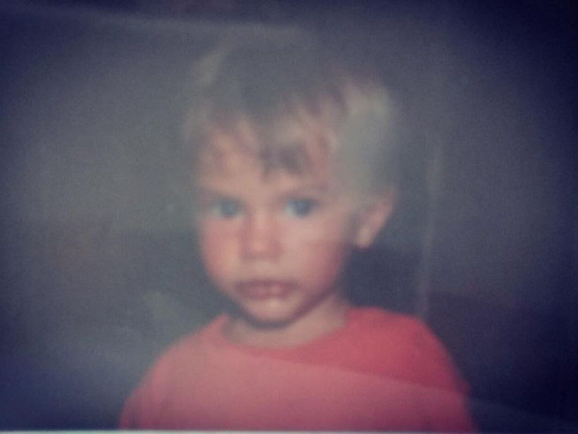 beyaz elbiseli bu kucuk kiz kim taniyabiline ask olsun bu minik kiz esref ruyanin EeJgQN9G