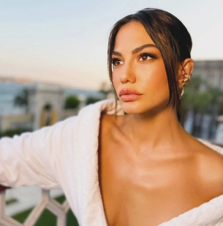 beyaz elbiseli bu kucuk kiz kim taniyabiline ask olsun bu minik kiz esref ruyanin HMrjV6nC