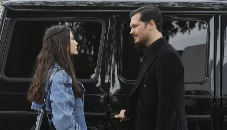 beyaz elbiseli bu kucuk kiz kim taniyabiline ask olsun bu minik kiz esref ruyanin TG3uSMsc