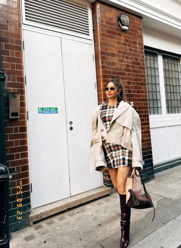 beyaz elbiseli bu kucuk kiz kim taniyabiline ask olsun bu minik kiz esref ruyanin ZcjuVIY3