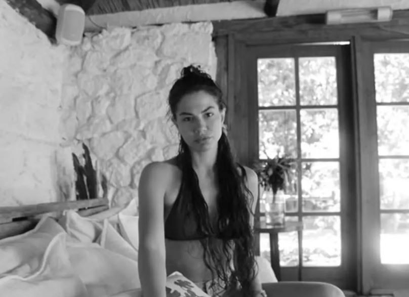 beyaz elbiseli bu kucuk kiz kim taniyabiline ask olsun bu minik kiz esref ruyanin f3aIpnHj