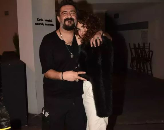 celil nalcakan ve gamze topuz el ele goruntulendi 20 yillik arkadasim dedi paylasimi kafa