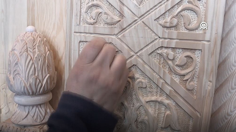 civisi bile olmadan 8 ayda mihrap yapti selcuklu suslemeleri ahsapta dirildi 2 t53RI5wK