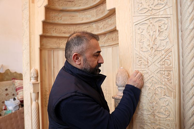 civisi bile olmadan 8 ayda mihrap yapti selcuklu suslemeleri ahsapta dirildi 9 lq1Utiwd