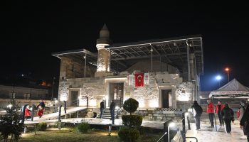 depremin yiktigi 800 yillik ala camii tekrar ibadete acildi GgaCQcUY