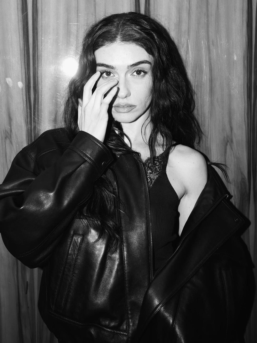 dilberin isiltisi kirmizi haliya tasindi hazar erguclu goz kamastirdi 6 ifkuF8Db