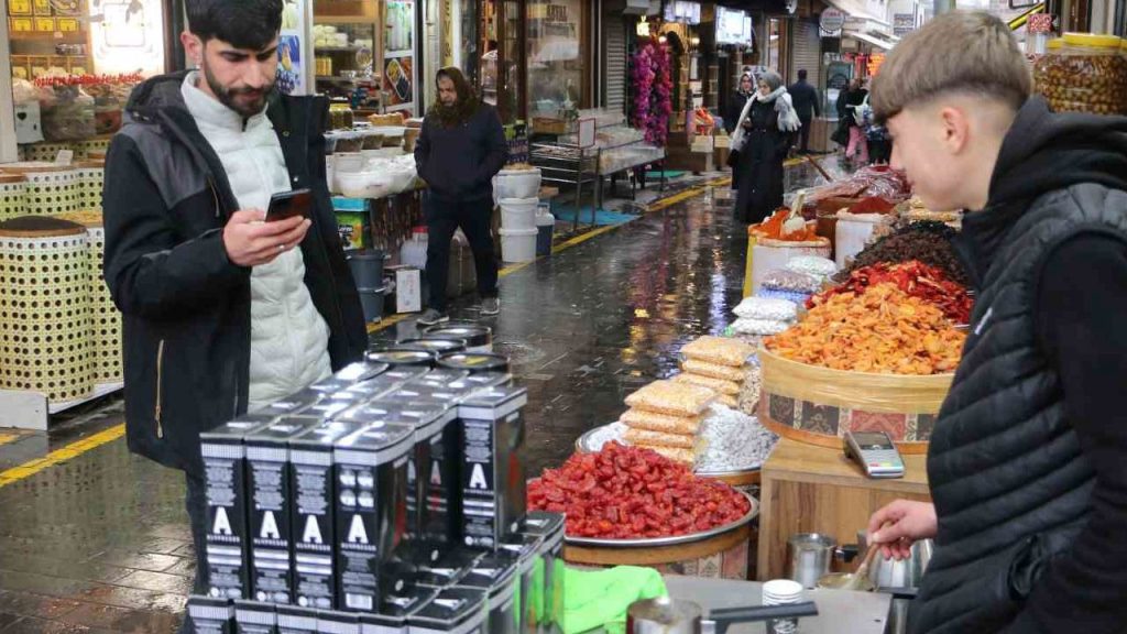 diyarbakirda kurt kahvesine yogun ilgi MA8UWOsR