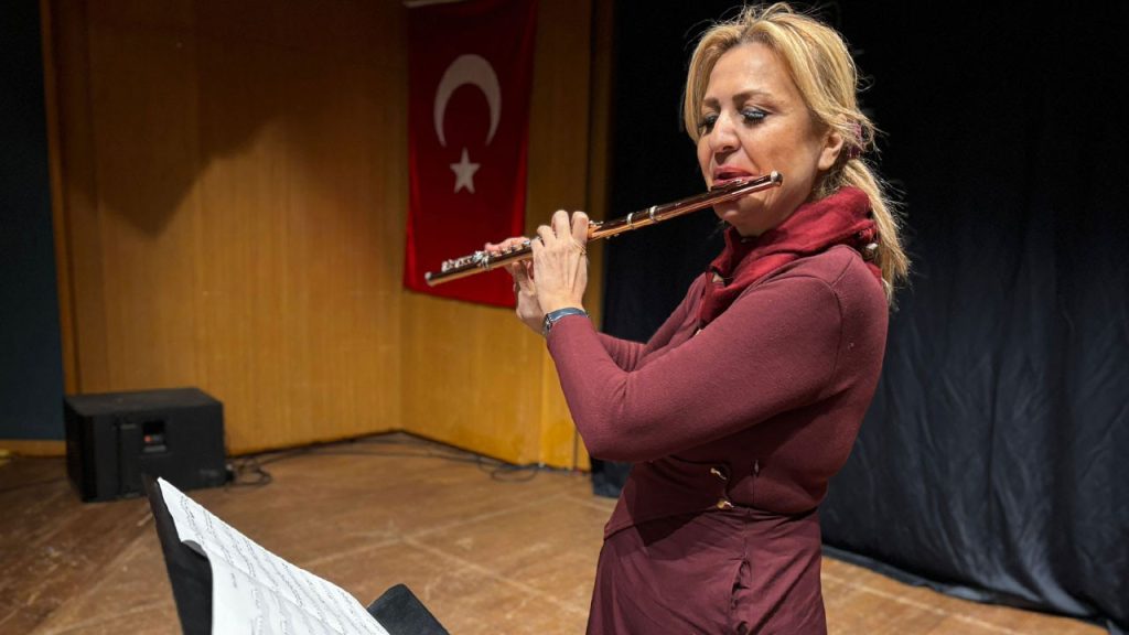 dunyanin flut ustalari onu secti lelya bayramogullari dunya sahnesinde zluGUeyz