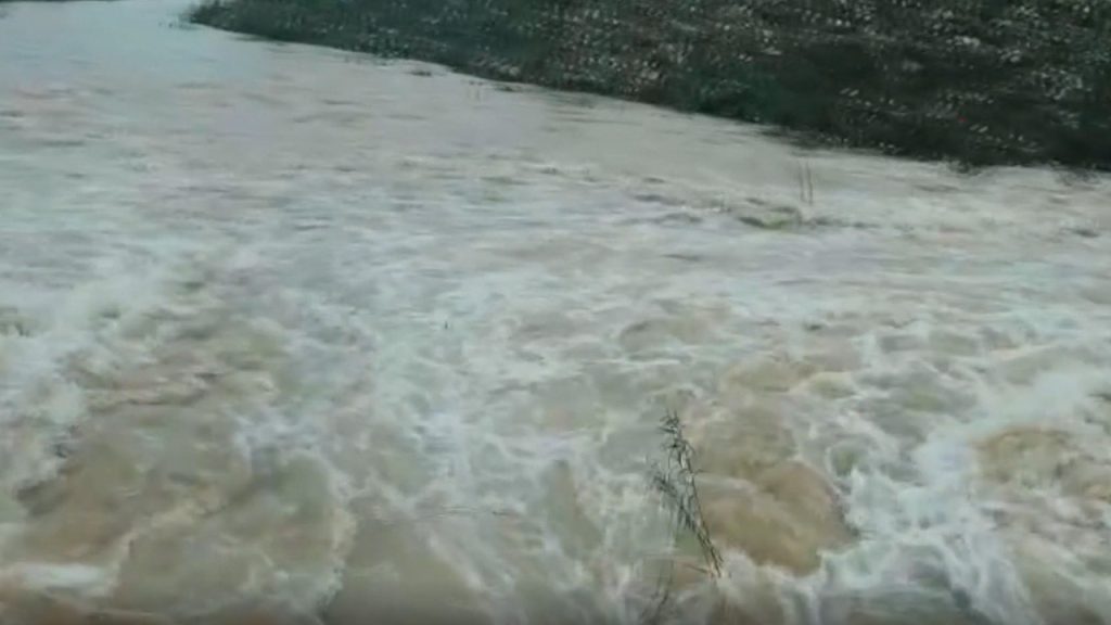 duzcede kucuk melen cayi tasti iki koy yolu kapandi VtKzv6bx