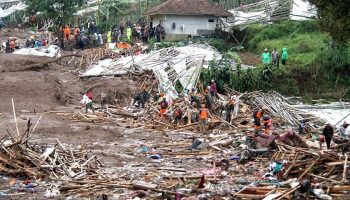 endonezyada toprak kaymasi olu sayisi 25e yukseldi 4O1vxrxq