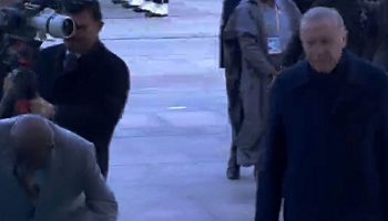 erdoganin karsiladigi nijerya cumhurbaskani yere dustu ifAvd4yx