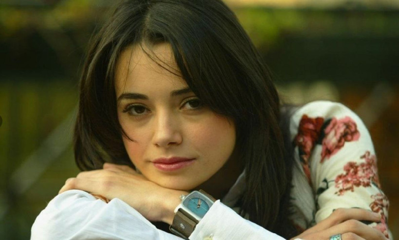 esinin olumuyle kalbini kapatmisti ozgu namal yillar sonra yeni aska yelken mi acti 8 39AsAtOX